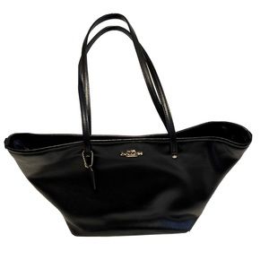 Coach Bag. Shoulder pocketbook. Large with Zipper.